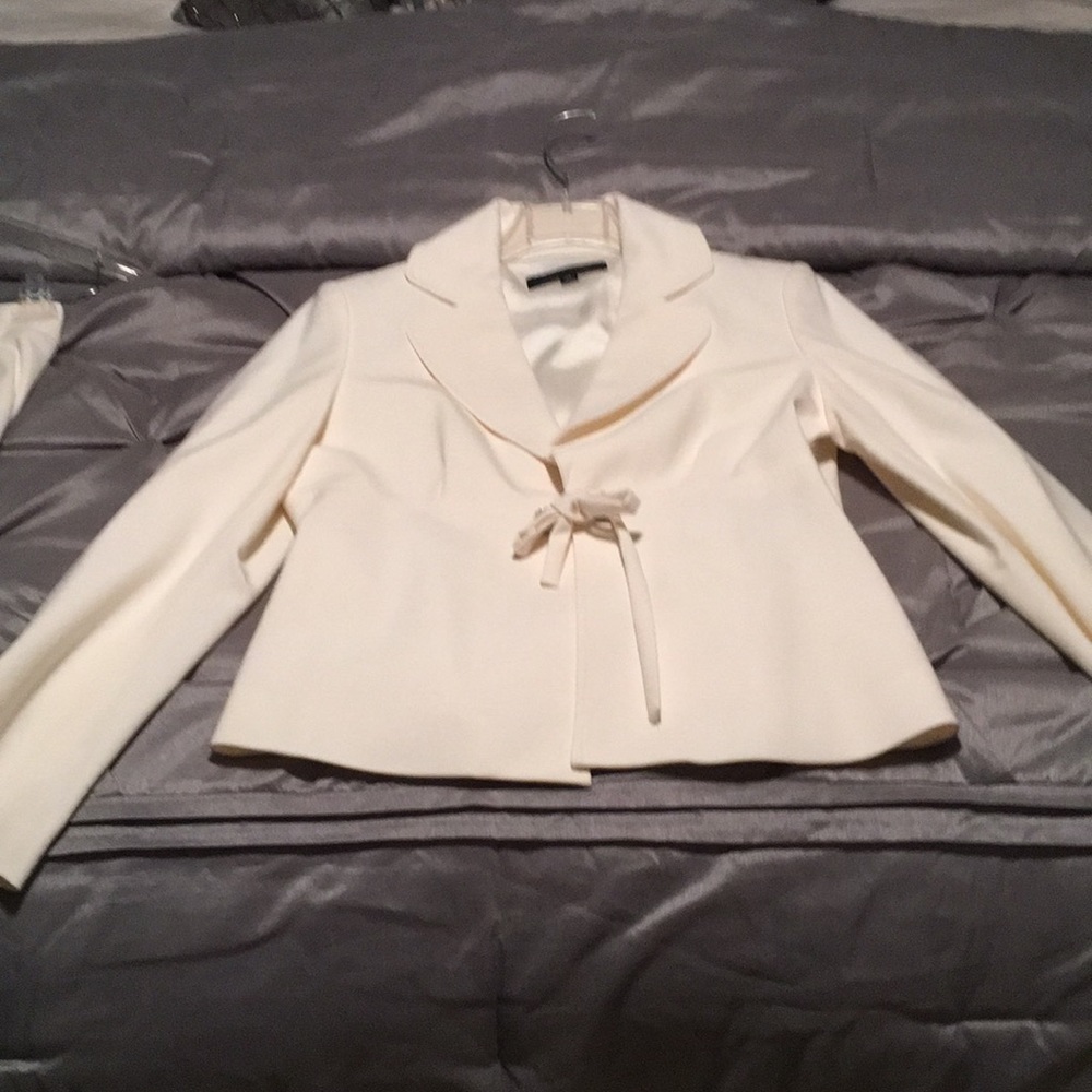Suit. Size 10. High end. This is a class act fabric is like no other. - Picture 2 of 8